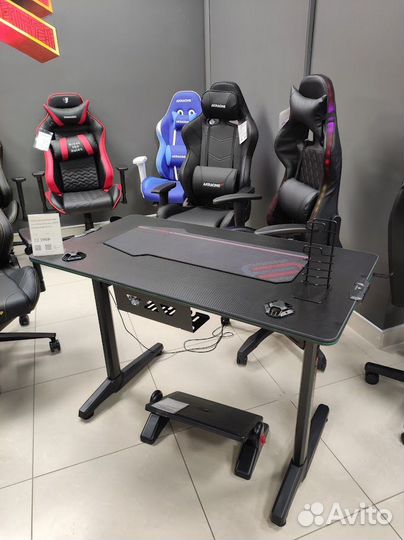 Игровой компьютерный стол