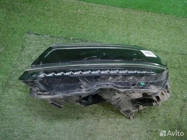 Фара левая Volkswagen Tiguan