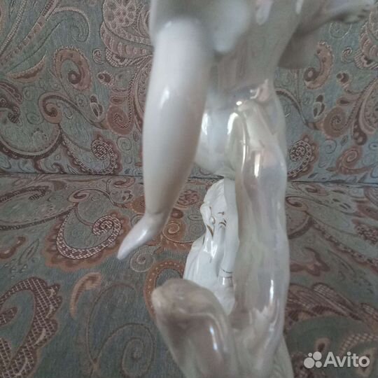 Статуэтка фарфор