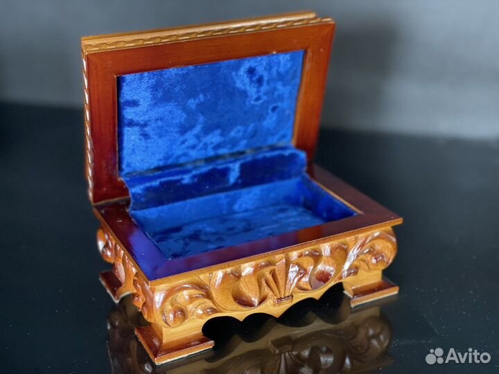 Шкатулка резная ручная работа
