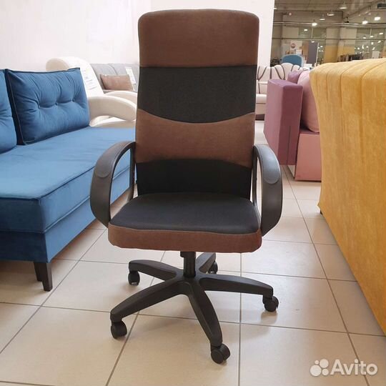 Офисное кресло 