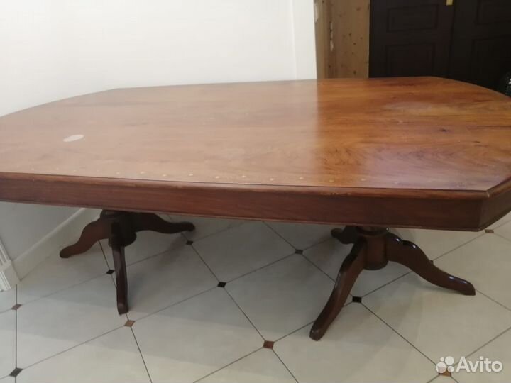 Стол обеденный и стулья из массива красного дерева