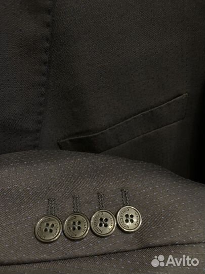 Мужской классический костюм фирмы versace