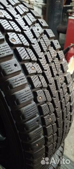 Dunlop SP Winter Ice 01 215/70 R16 и 215/70 R16