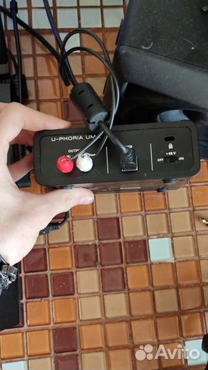 Звуковая карта behringer um2