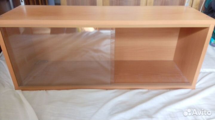 Книжные полки навесные со стеклом