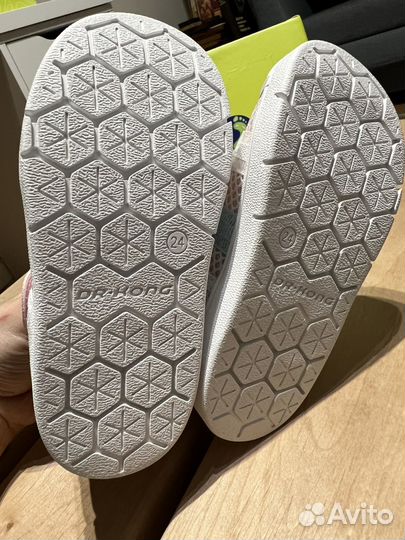 Сандалии для девочки 23,24,25 размер