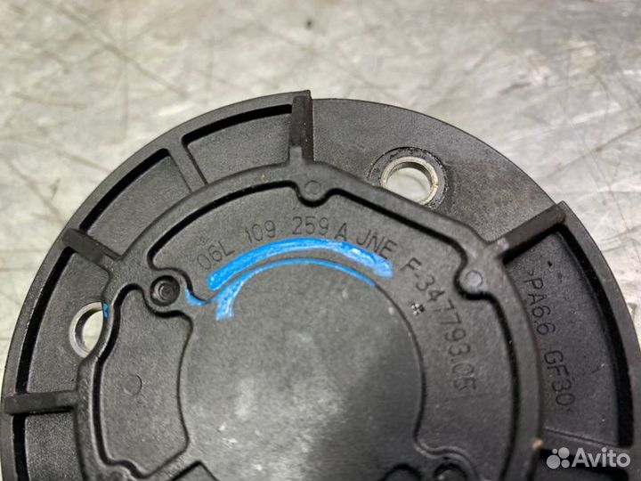 Клапан электромагн. изменения фаз грм Audi A4 B8