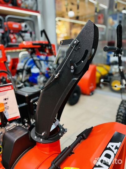 Снегоуборщик Honda HSS