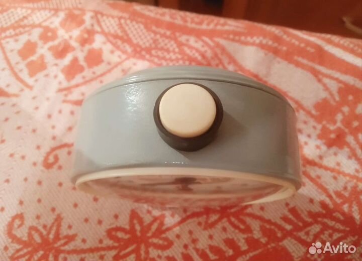 Винтажный советский будильник