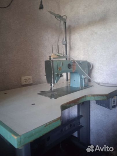 Профессиональная швейная машинка