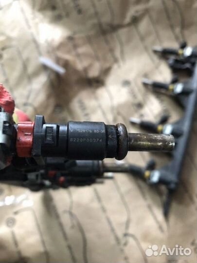 Топливная рампа форсунка Peugeot 308