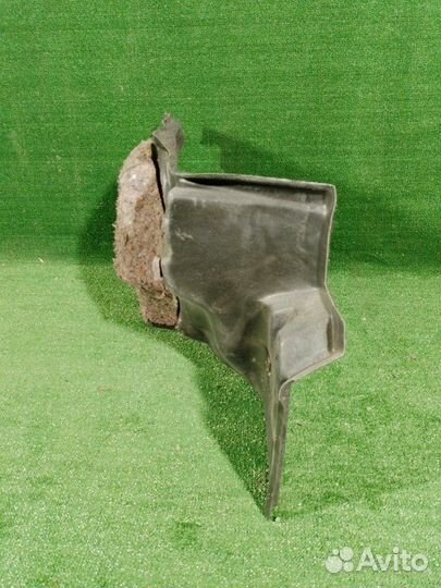 Обшивка багажника задняя правая Toyota Carina