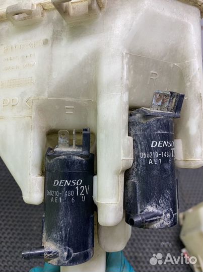 Бачок омывателя Mitsubishi Libero