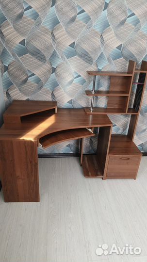 Компьютерный стол угловой