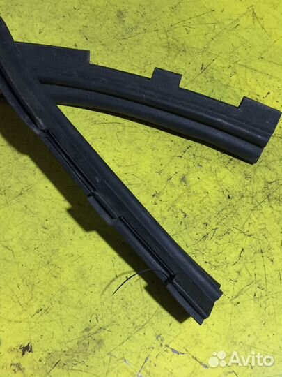 Уплотнитель капота Mercedes Benz S430L W220