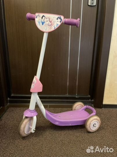 Самокат для девочки Disney отдам