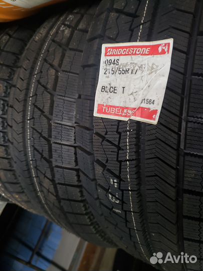 Bridgestone Blizzak VRX2 215/55 R17 96S