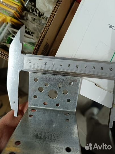 Крепежный уголок Z-образный