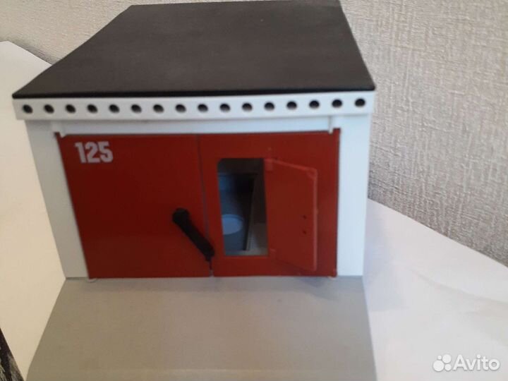 Игрушечный гараж