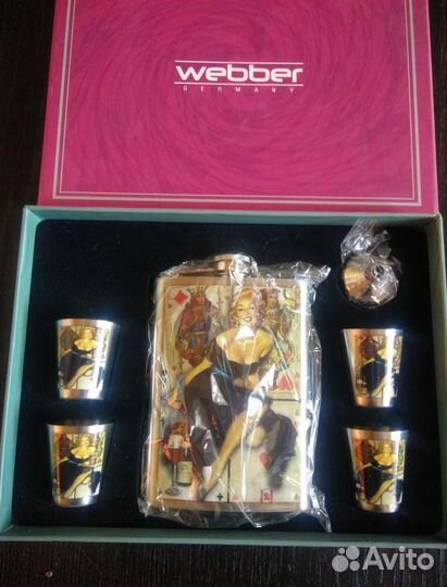 Набор фляжка со стопками