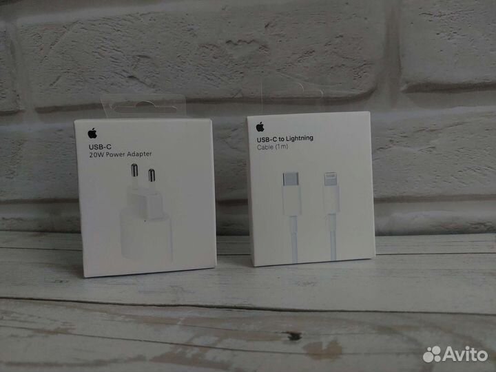 Комплект зарядки на iPhone