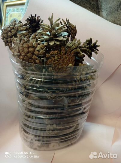 Шишки для поделок и панно, венки, выбеленные шишки