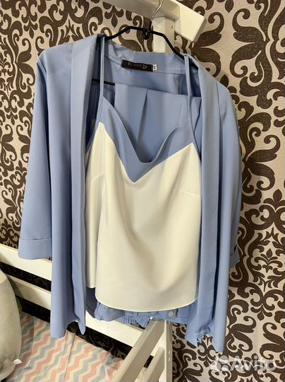 Костюм брючный тройка 46-48 размер