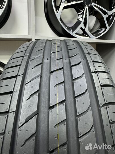 Roadstone N'Fera SU1 215/45 R17 91W