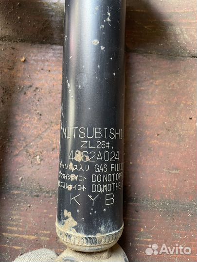 Амортизаторы передние mitsubishi pajero 4 3.2