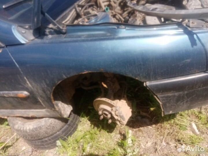 Крыло переднее правое Renault Laguna 1995