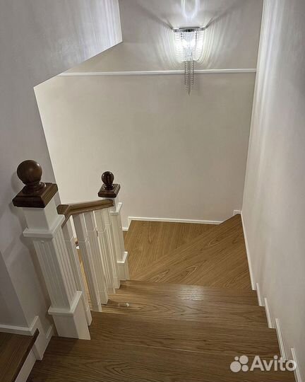 Лестница на второй этаж в частном доме