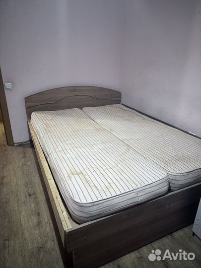 Кухонный гарнитур,шкаф,кровать