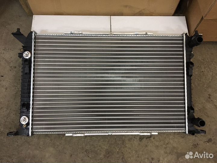 Радиатор двигателя двс Audi A4 B8 A5 8T Q5 8R