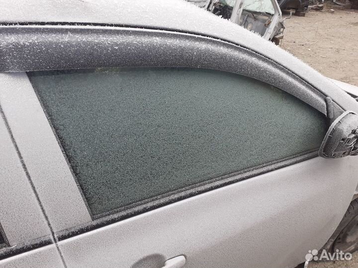 Стекло дверей Toyota Corolla