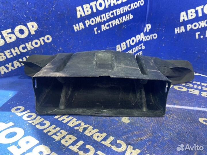 Воздуховод Ford Mondeo 3 седан 2003