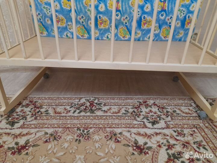 Детская кроватка с матрасом в отличном состоянии