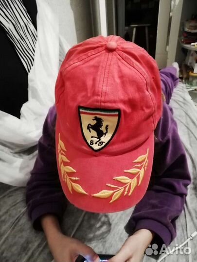 Бейсболка фирмы Ferrari