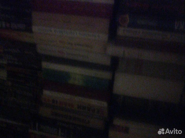 Около тысяче видимо касет икниг продам по сто р