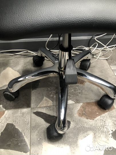 Стул мастера для педикюра