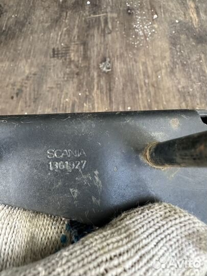 Кронштейн спойлера кабины Scania 1749260