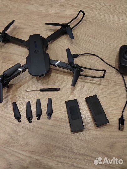 Квадрокоптер E 88 pro
