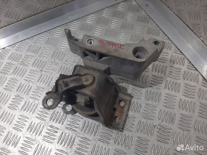 Опора двигателя правая Nissan Tiida C11 HR16 2008