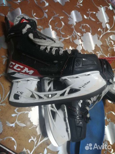 Коньки хоккейные