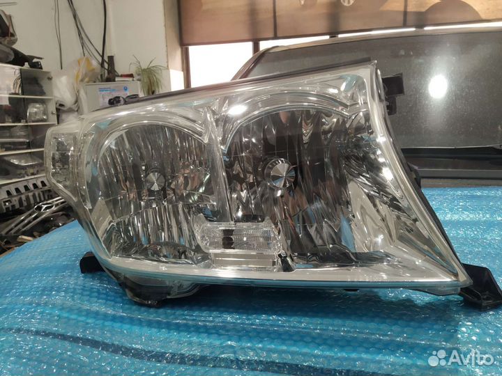 Фары на Toyota Land Cruiser 200
