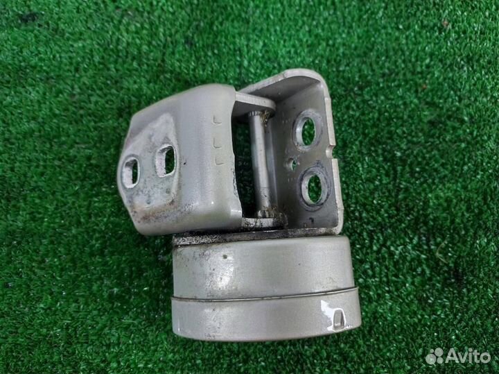 Петля двери передней правой нижняя Renault Megane