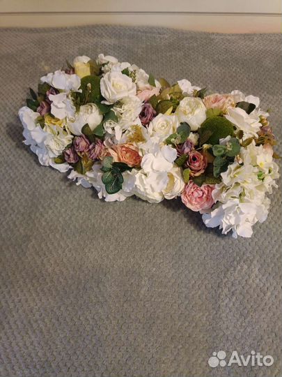 Искусственные цветы на стол молодых