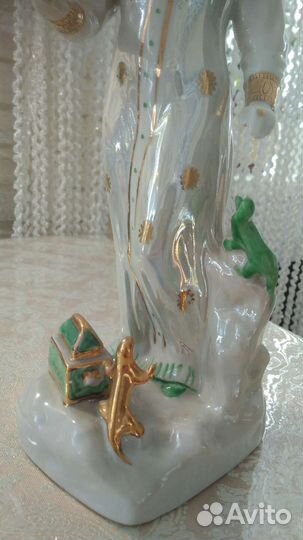 Статуэтка фарфор