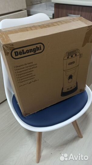 Новая Кофеварка Delonghi Dedica EC 685.m металл