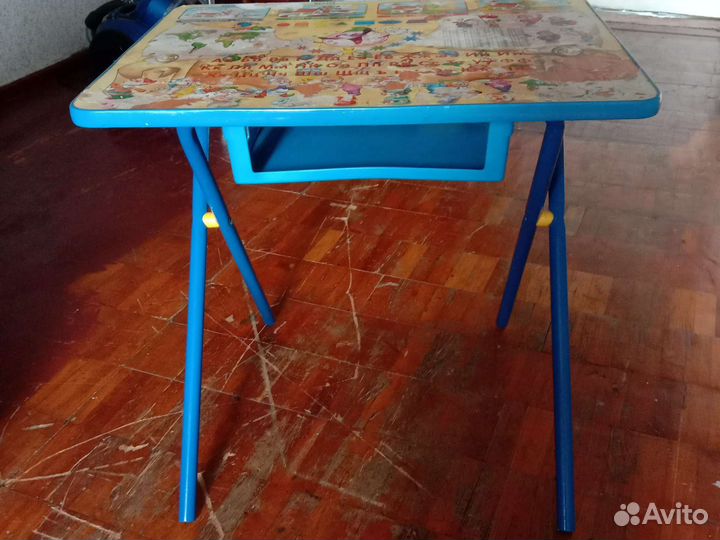 Детскии столик